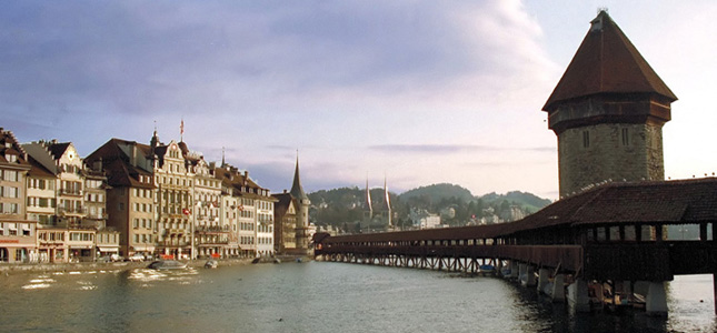 
	&nbsp;

	LUCERNA

	Immersa in un impressionante panorama montano, Lucerna &egrave; la porta d&rsquo;ingresso della Svizzera Centrale, sul Lago dei Quattro Cantoni.
	
	Vieni a scoprirla.

	Partenza da Bergamo e Milano&nbsp;
	DOMENICA 10 GIUGNO 

	A soli 65 &euro;
	&nbsp;

	SCOPRI I DETTAGLI!
