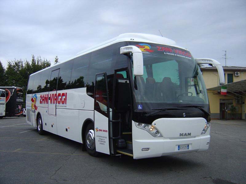 
	Coach STACO

	Coach with easy access for people with reduced mobility. it can carry up to 7 wheelchairs.
